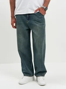 Jeans da uomo in denim vintage invecchiato con gamba dritta e vestibilità rilassata