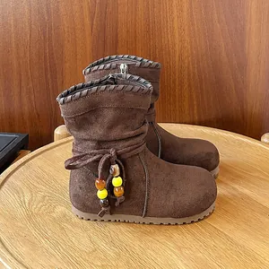 Stivali invernali marroni per bambine con perline colorate e suole in gomma antiscivolo