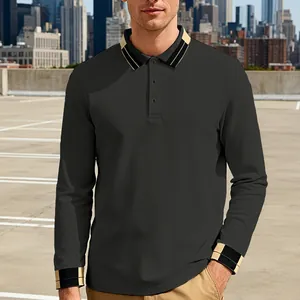 Detaillierte Makroansicht eines lässigen Langarm-Poloshirts für Herren mit Streifen