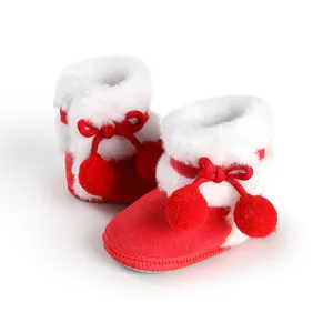 Adorables bottines de princesse rouges et blanches avec fourrure et semelle souple.