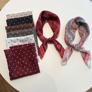 Élégant foulard carré 58cm en coton et lin avec pois et imprimés ethniques chic