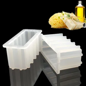 Detailansicht der halbtransparenten 500ml Silikonform für Seife und Kuchen