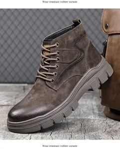 Vue détaillée de bottines Martin en cuir marron avec semelles épaisses en caoutchouc robuste