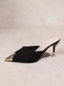 Mules élégantes à bout pointu noir avec talon aiguille et embout métallique doré
