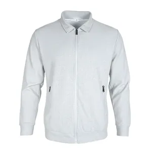 Détail d'une veste cardigan grise pour homme avec fermeture éclair et col classique chic
