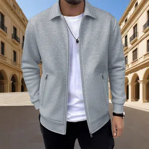 Vue détaillée de la veste grise texturée pour homme avec col revers et poches zippées