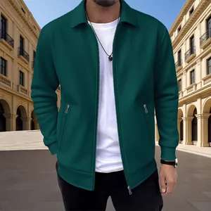 Détail rapproché de la veste zippée pour homme vert foncé, texture gaufrée et col à revers