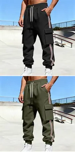 Detailansicht der schweren, fleecegefütterten Herren-Cargo-Jogginghose in Schwarz und Oliv
