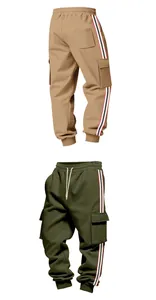 Details schwerer Herren-Fleece-Cargohosen für den Winter mit Seitenstreifen.