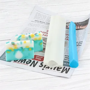 Vue détaillée du moule à savon en silicone en forme de larme pour fabrication DIY