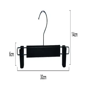 Vue détaillée d'un cintre antidérapant noir pour pantalons avec dimensions de 30cm