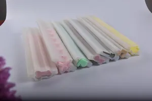 Detailansicht der Silikonröhrenformen mit verschiedenen Motiven für Seifen und Backwaren