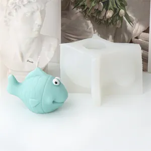 Dettaglio dello stampo in silicone per candele a forma di pesce 3D con prodotto
