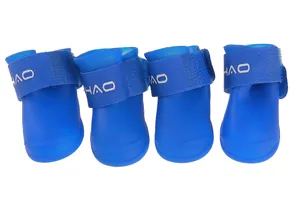 Set 4 stivaletti impermeabili in silicone blu per cani con cinturini in velcro regolabili.