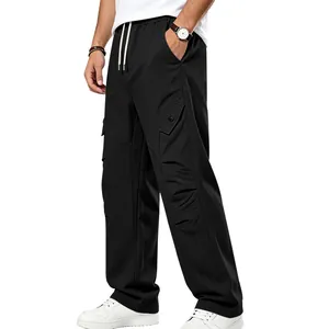 Vue détaillée du pantalon cargo noir lourd pour hommes avec genoux plissés et jambes larges