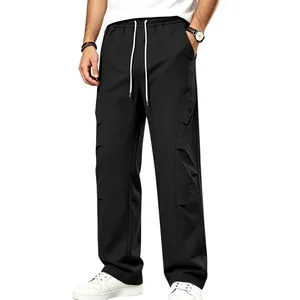 Vue détaillée pantalon streetwear noir ample avec cordon de serrage et poches.