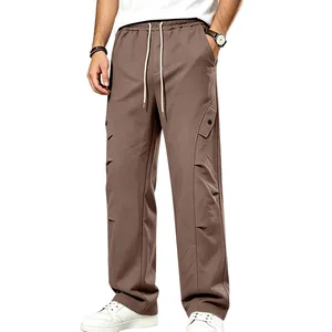 Vue détaillée du pantalon large marron pour homme en coton lourd à coupe courbée