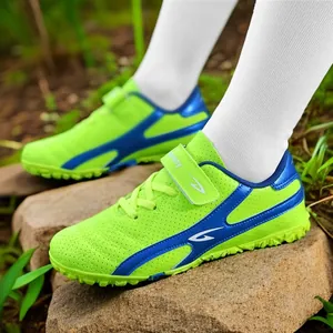 Chaussures de football pour enfants vert vif avec bordure bleue et fermeture velcro