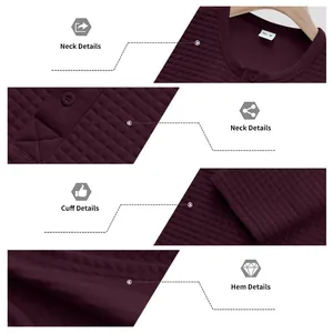 Λεπτομερής προβολή του υφάσματος waffle knit σε μπορντό ανδρική μπλούζα Henley