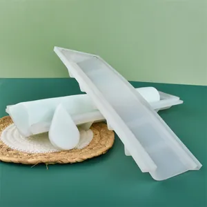 Vue détaillée du moule en silicone pour rouleau de mousse avec insert en goutte d'eau
