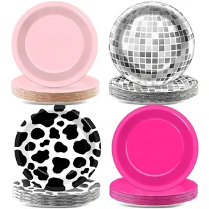 Lot d'assiettes en papier jetables pour fêtes aux motifs rose, vache et disco ball.