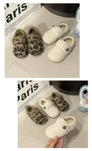 Gemütliche Leopard- und weiße Kunstfellschuhe für Mädchen, winterwarm gefütterte Ballerinas.