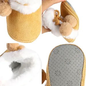 Détail de bottines d'hiver pour bébé avec doublure en peluche douce et semelle antidérapante