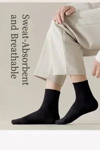Chaussettes en coton noir respirantes pour hommes dans un cadre de vie confortable