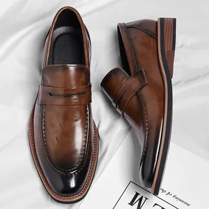 Mocasines de cuero bruñido marrón para hombre en estilo británico clásico y elegante