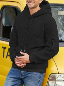 Schwarzer Sherpa-Kapuzenpullover für Herren mit flauschiger Textur und Ärmeltasche