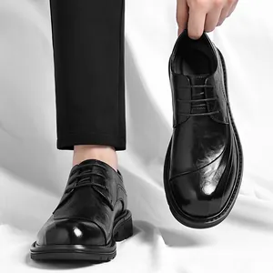 Chaussures de ville en cuir noir pour hommes avec semelles épaisses et lacets