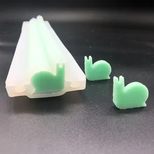Detailansicht der Schnecken-Silikonform für handgemachte Seife mit fertigen Stücken