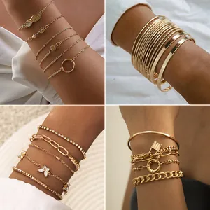 Conjuntos de pulseras doradas multicapa para mujer con elegantes diseños apilados