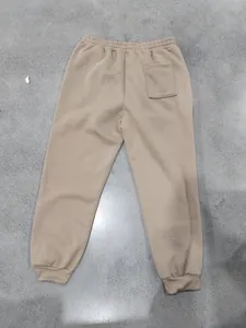 Gedetailleerd overzicht van zware kaki heren fleece joggingbroek met elastische taille