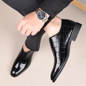 Zapatos de vestir clásicos para hombre en cuero negro con patrón de cocodrilo lujo