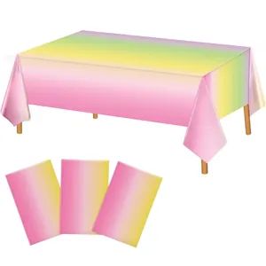 Detailansicht der regenbogenfarbenen, wasserdichten PE-Einweg-Tischdecke für die Party