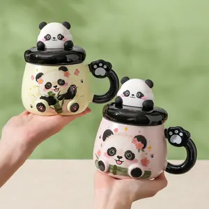 Leuke 3D-panda keramische mok met deksel en pootvormig handvat voor kantoor cadeau