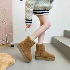 Eleganti stivali da neve con plateau da donna con morbida texture stile shearling per l'inverno