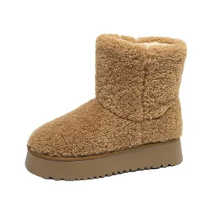 Stivali invernali in pelliccia sintetica color cammello con suola platform per donna