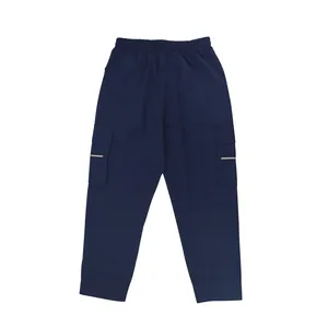 Pantalón cargo de exterior azul marino para hombre con cintura elástica y diseño multibolsillo