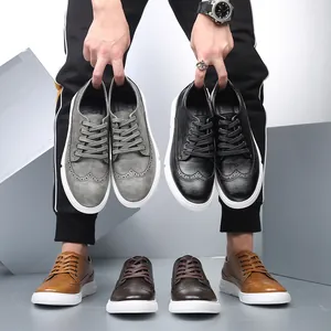 Κομψά ανδρικά δερμάτινα casual sneaker brogue σε τέσσερα χρώματα με λευκή σόλα