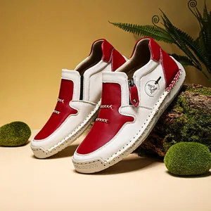 Stivaletti bicolore rosso e bianco in pelle media altezza per donna con cuciture decorative