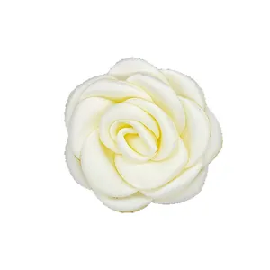 Handgefertigte 6cm cremefarbene Satin-Kamelie für Kleidung und Haarschmuck