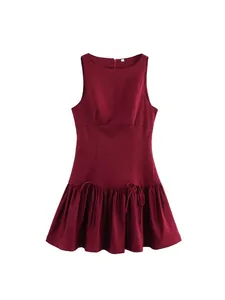 Elegante abito mini senza maniche bordeaux con scollo rotondo, zip e gonna a pieghe con fiocco