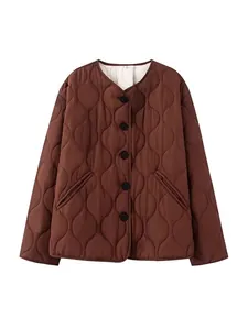 Veste matelassée marron pour femme avec col rond et manches longues tendance.