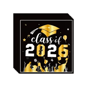 Hochwertige schwarz-goldene Abschluss-Servietten mit Text Class of 2026 und Feier-Symbolen
