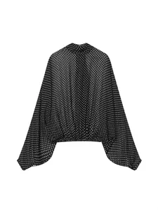 Elegante schwarz-weiße gepunktete Bluse mit Stehkragen und Fledermausärmeln