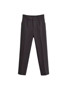 Pantalon de costume élégant à taille haute noir charbon pour look décontracté ou chic.