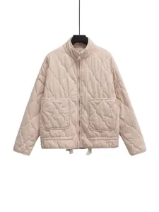 Elegante giacca trapuntata beige da donna con collo alto zip e orlo con coulisse