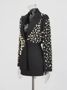 Ensemble tailleur jupe deux pièces noir chic avec perles irrégulières pour femme